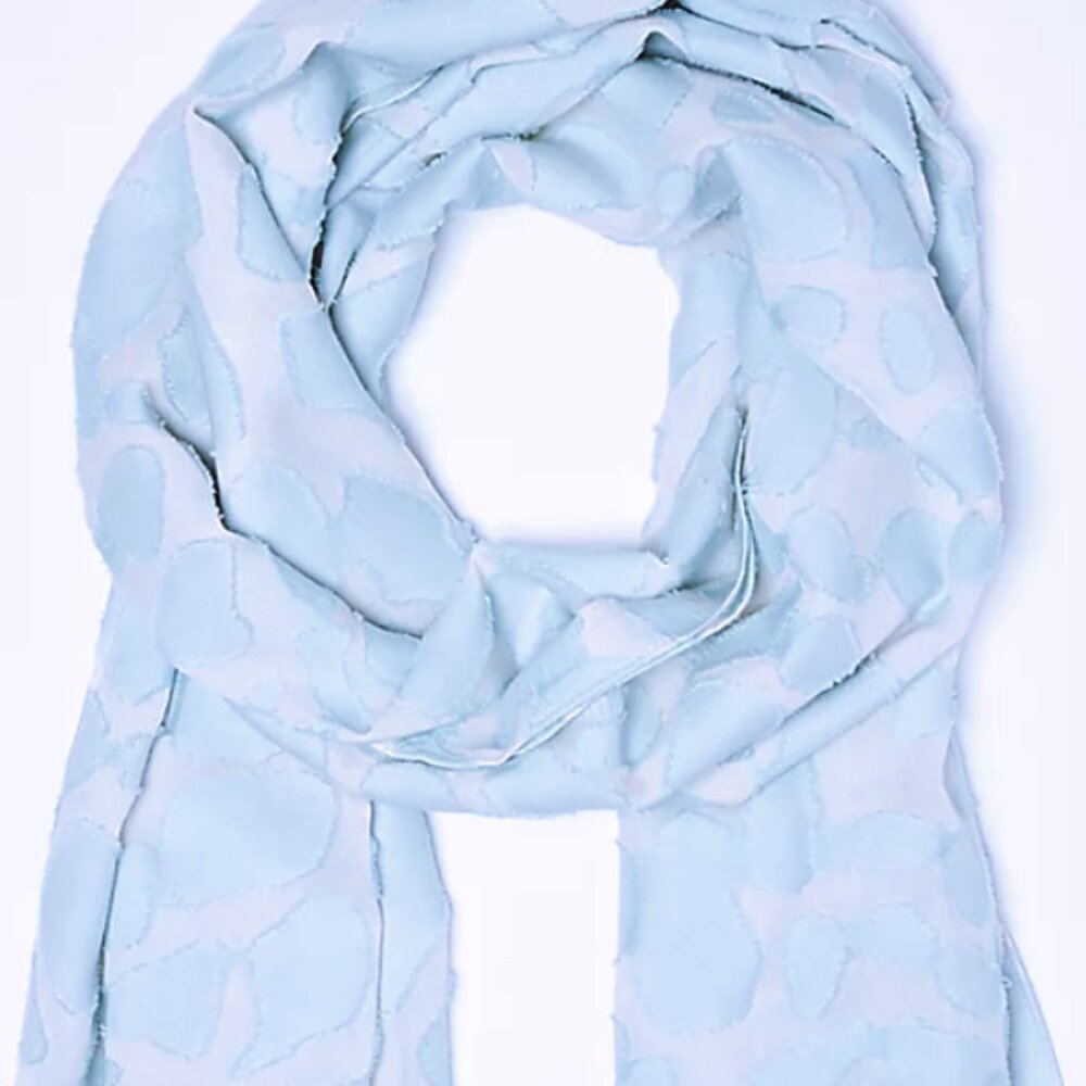 Ann Taylor Giraffe Clip Yarn-Dye Scarf-White/Powder Blue. NWT. 70"x28"
